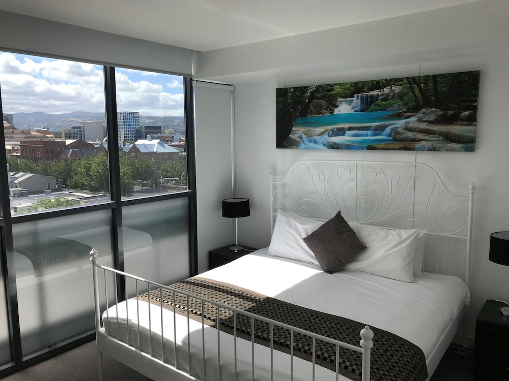 1 Bedroom in 2-Bedroom Apartment photo 2