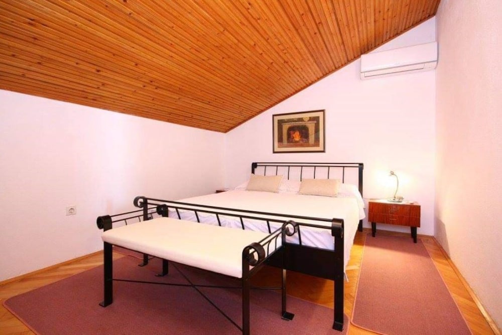 Villa photo 3