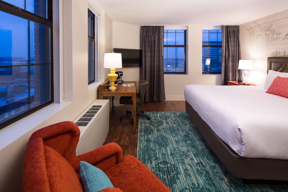 Suite, 1 King Bed, Mobility Accessible (Communications) - Photo 6