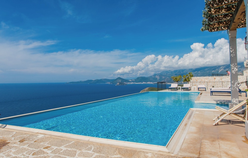 Classic Apartment, 1 Bedroom, Pool Access, Sea Facing
