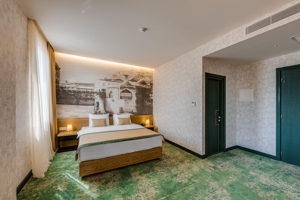 Superior Double or Twin Room, City View photo 2