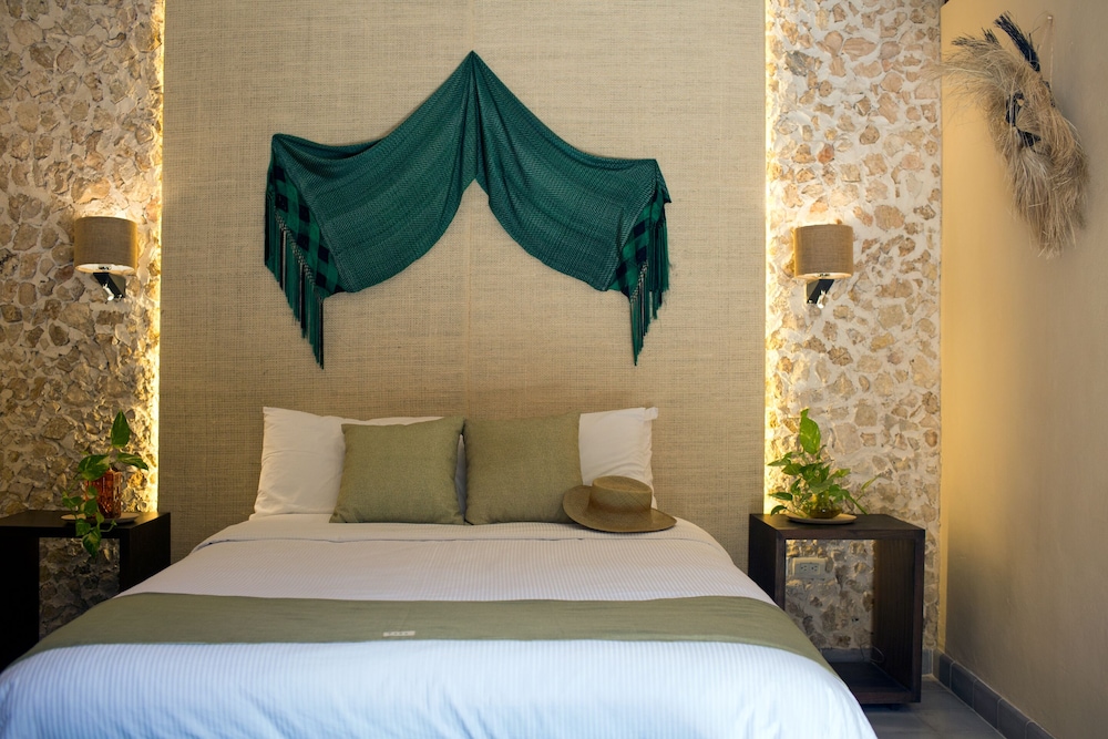 Junior Room, 1 Queen Bed photo 2