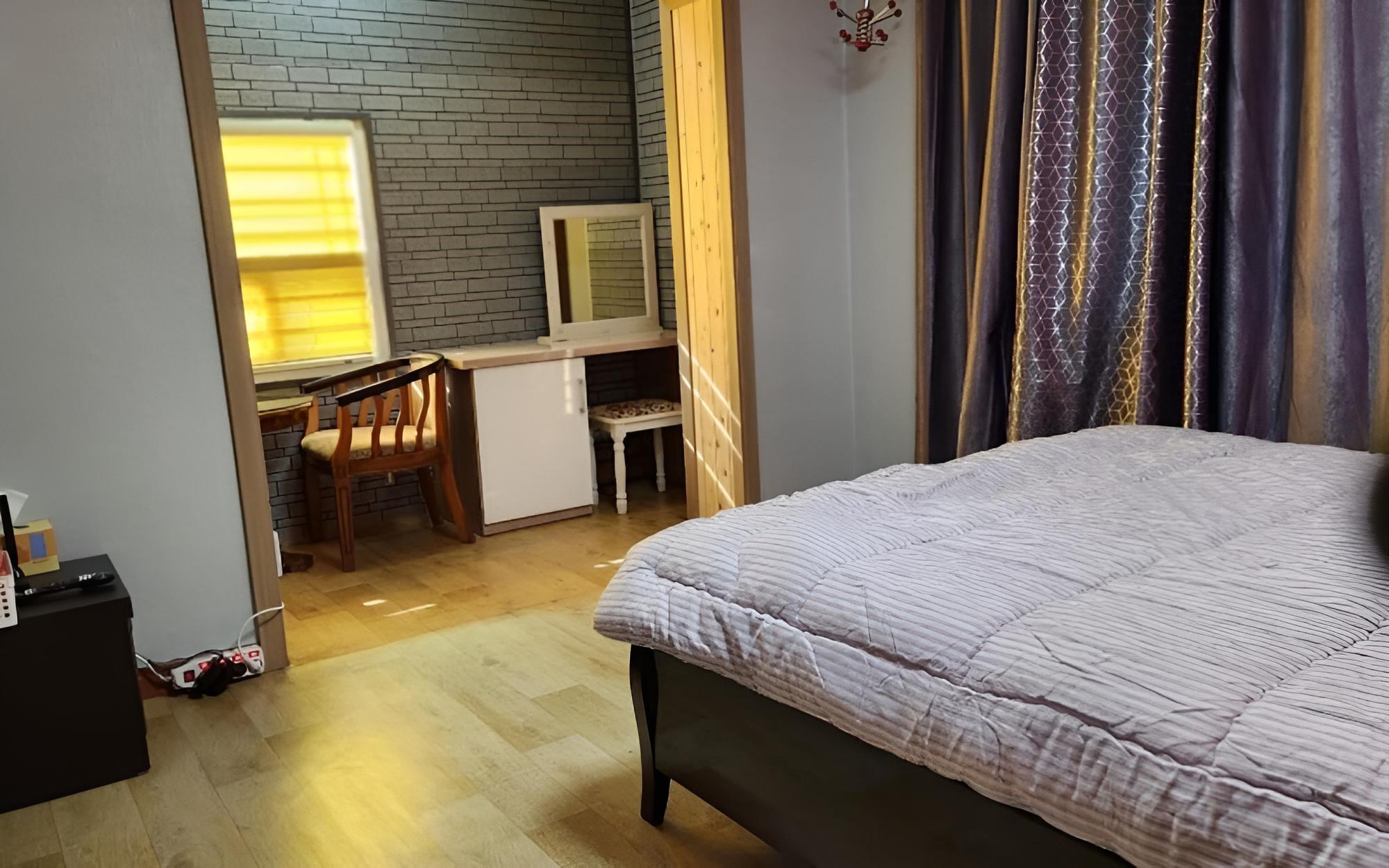Room (Room 304) - Photo 2