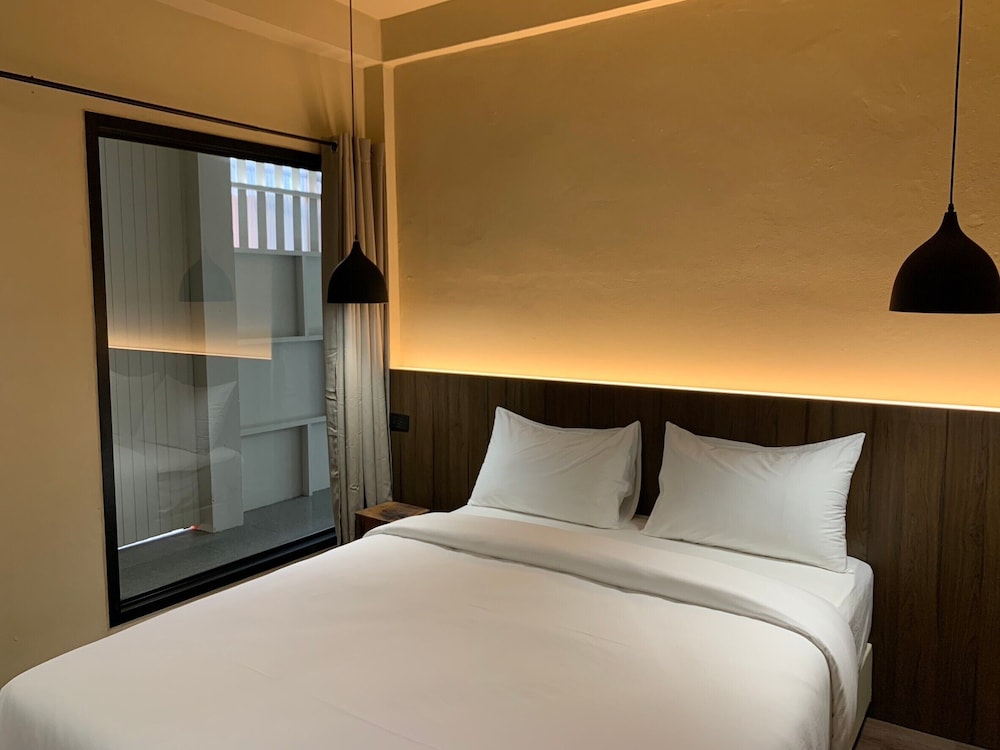 Basic Double Room, 1 Queen Bed - Photo 2