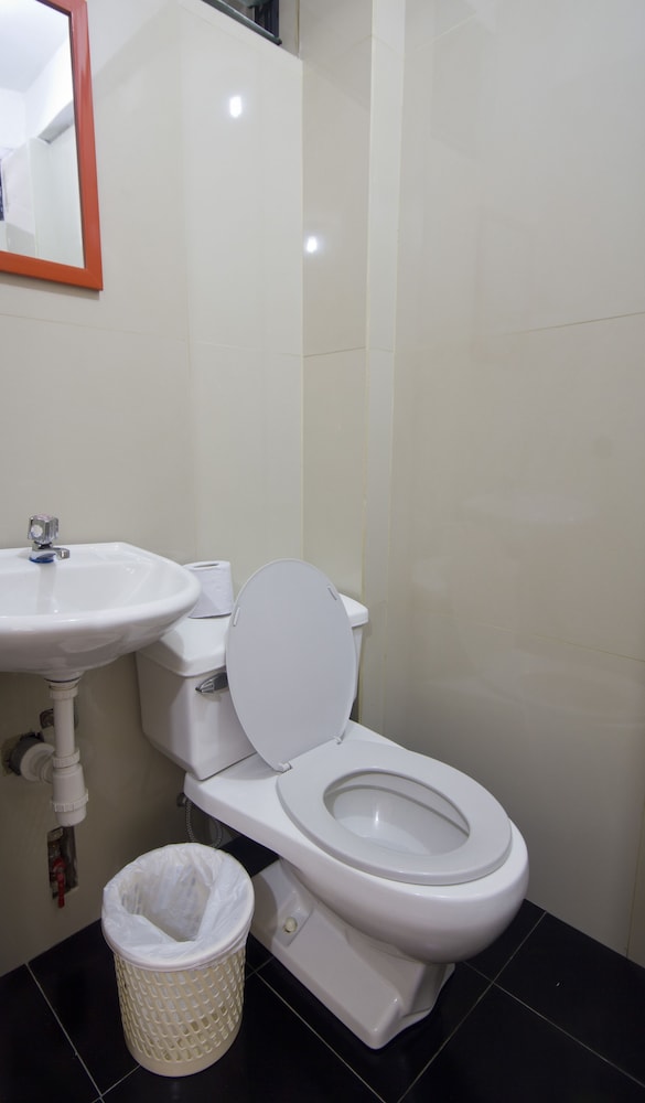 Basic Triple Room, 3 Twin Beds, Non Smoking photo 3
