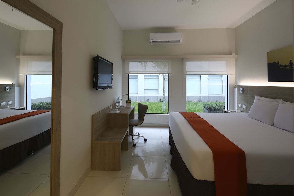 Traditional Room, 1 King Bed photo 2