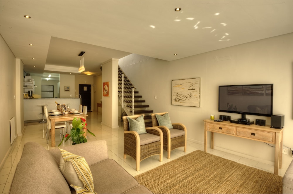 Three Bedroom Apartment thumbnail 5