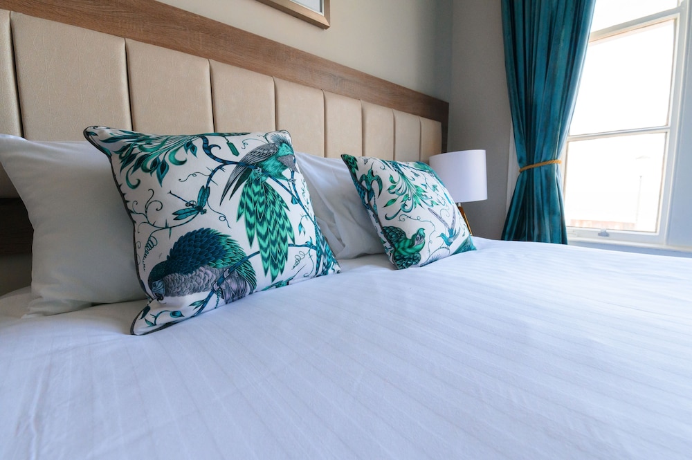 Classic Double or Twin Room, 1 King Bed, Sea View, Sea Facing photo 3