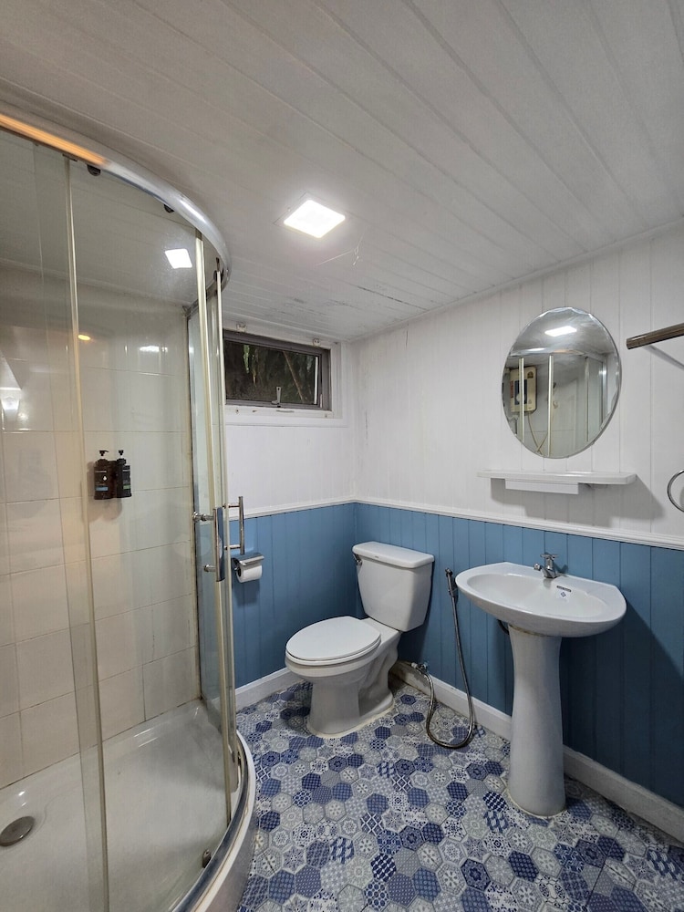 Standard Twin Room - Photo 2