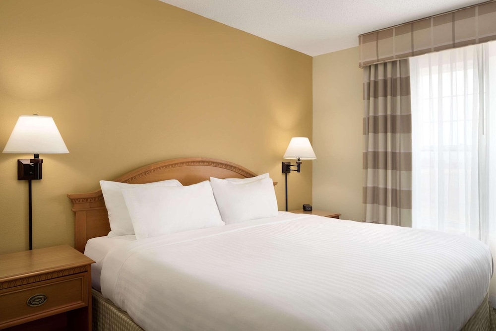 Suite, 1 King Bed with Sofa bed, Non Smoking, Jetted Tub - Photo 1