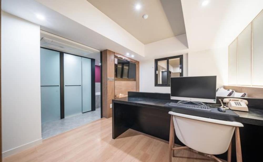 Deluxe Double Room - Photo 8