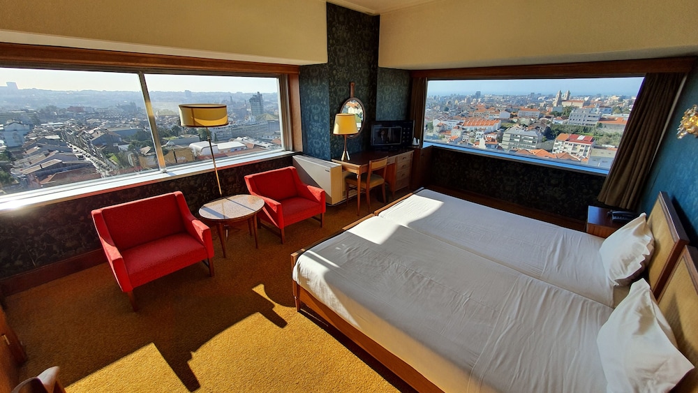 Panoramic Triple Room, City View