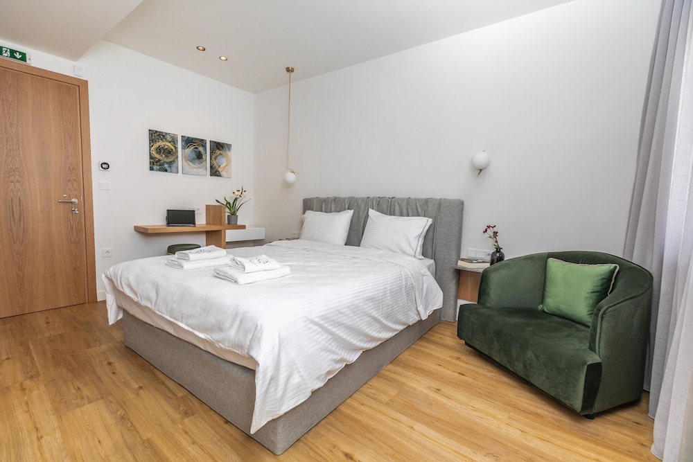 Standard Double Room, Partial Sea View (702)
