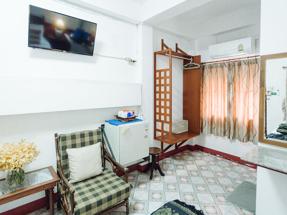 Twin Room, Private Bathroom - Photo 9