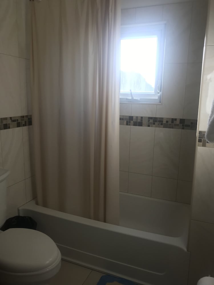 Economy Room, 1 Queen Bed, Pool Access, Hill View photo 3