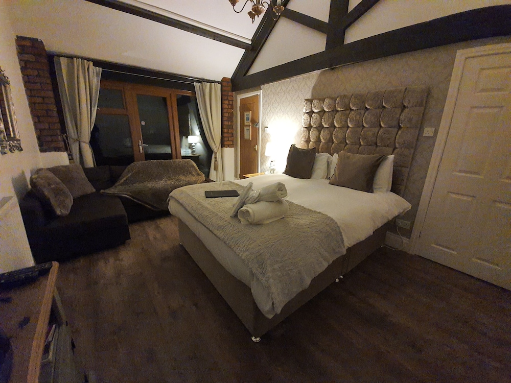 Superior Double or Twin Room, Ensuite photo 2