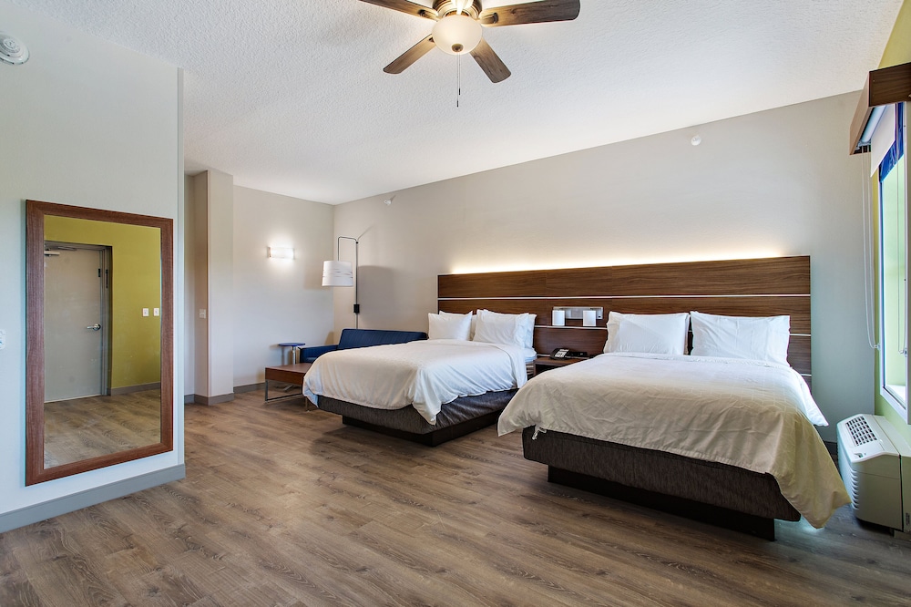 Standard Room, 2 Queen Beds, Balcony - Photo 1
