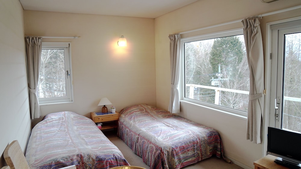 Twin Room, Shared Bathroom photo 1