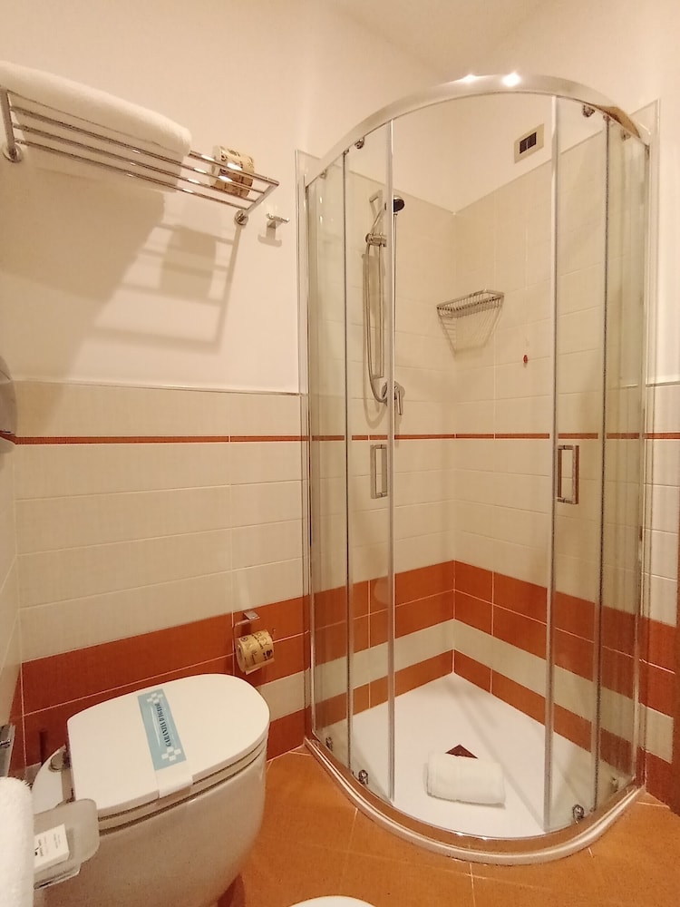 Classic Double or Twin Room - Photo 5