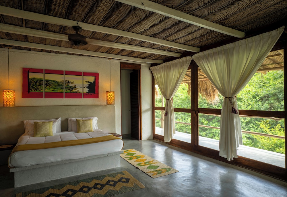 Suite, 1 King Bed, River View photo 2
