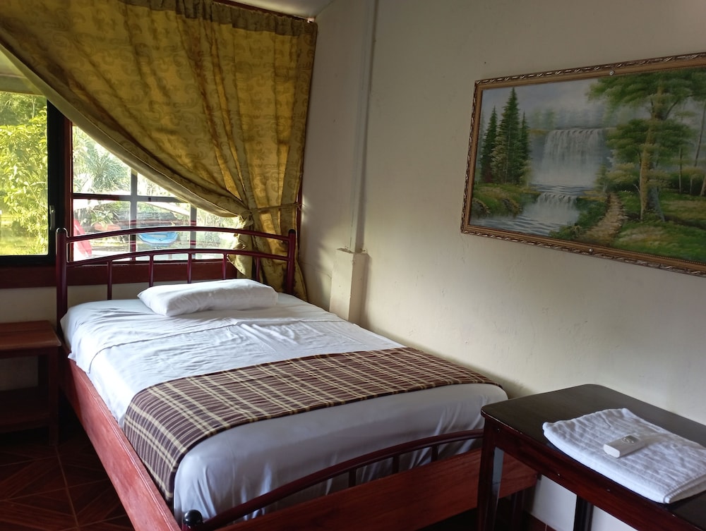Comfort Single Room, 1 Bedroom, Private Bathroom, Pool View photo 1