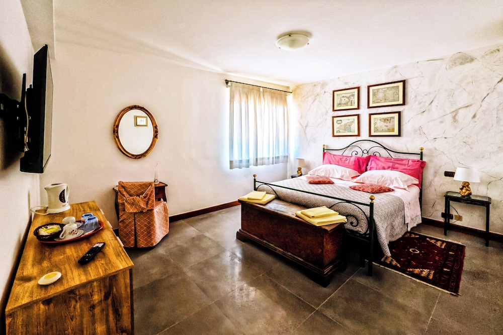 Exclusive Suite, 2 Bedrooms, Private Bathroom, Garden View