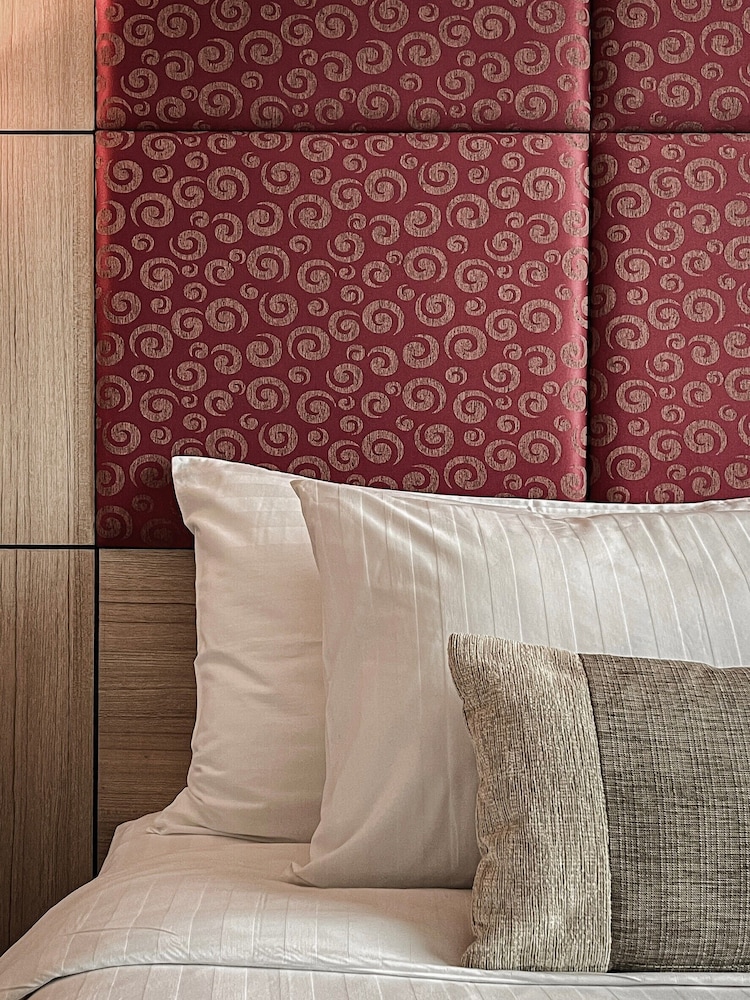 The One Suite - Photo 15