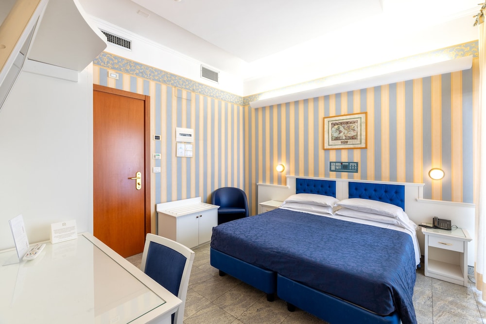 Classic Triple Room - Photo 7