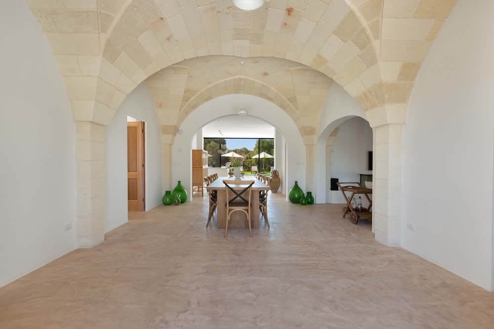 Villa photo 2