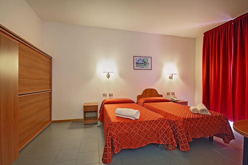 Triple Room, Accessible photo 1