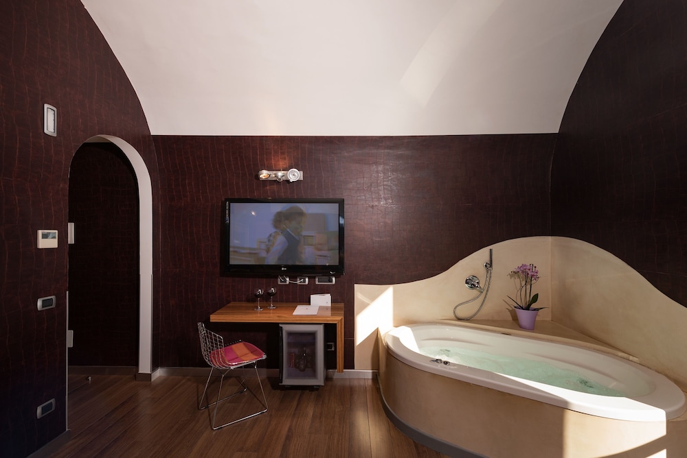 Superior Triple Room, Jetted Tub, Ocean View - Photo 7