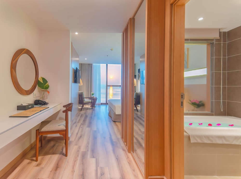 Premium Royal Beachfront Double Room