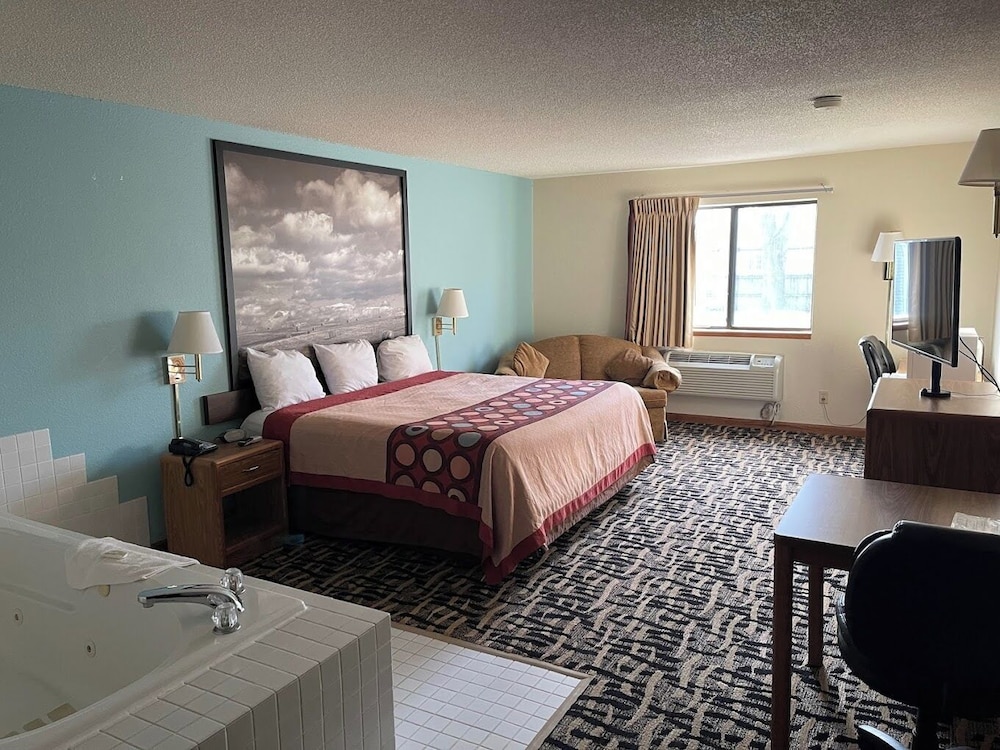 King Bed with Jetted Tub - Photo 2
