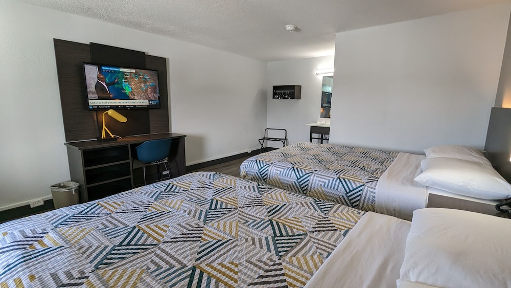 Standard Room, 2 Double Beds, Non Smoking photo 1