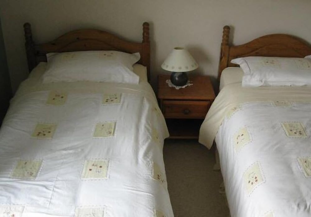 Twin Room, Ensuite photo 2
