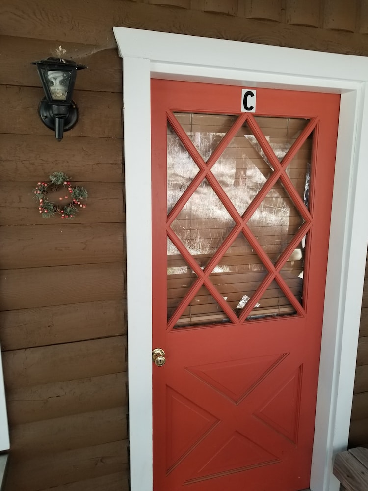 Comfort Cabin, 1 Bedroom, Kitchenette, Mountain View photo 2