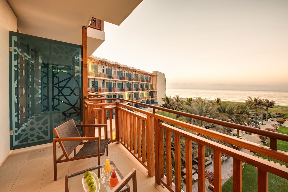 Standard Room, 2 Twin Beds, Balcony, Pool View photo 3
