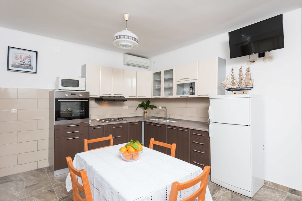 Apartment (Viki - 150m from sea - A2(3+1))