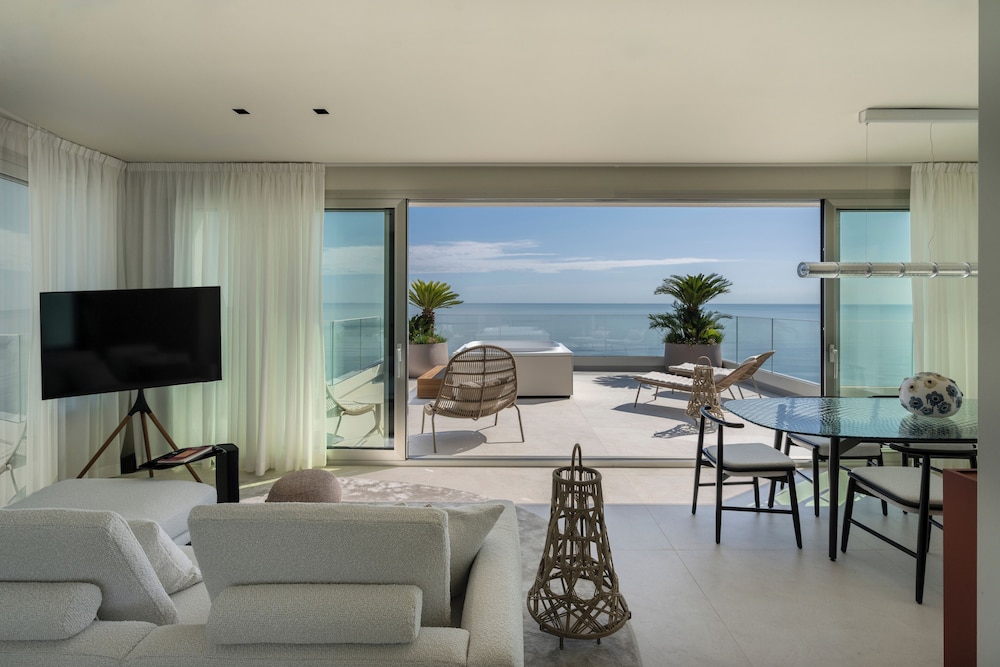 Executive Suite, Sea View, Beachfront