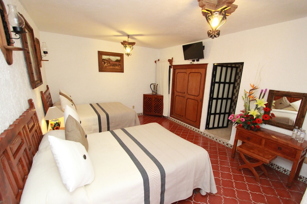 Classic Quadruple Room, 2 Double Beds photo 3