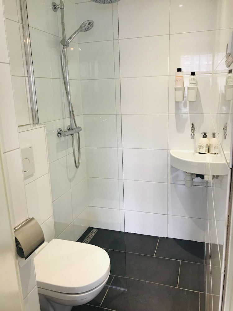 Economy Single Room, 1 Twin Bed, Private Bathroom photo 3