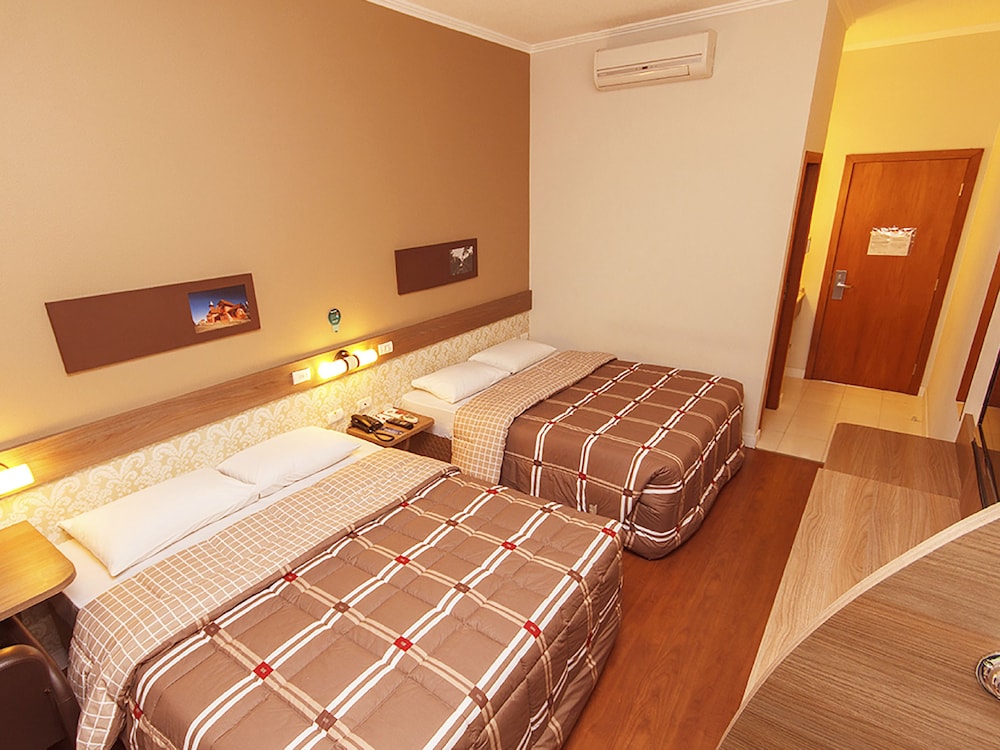 Standard Twin Room, 2 Double Beds photo 2