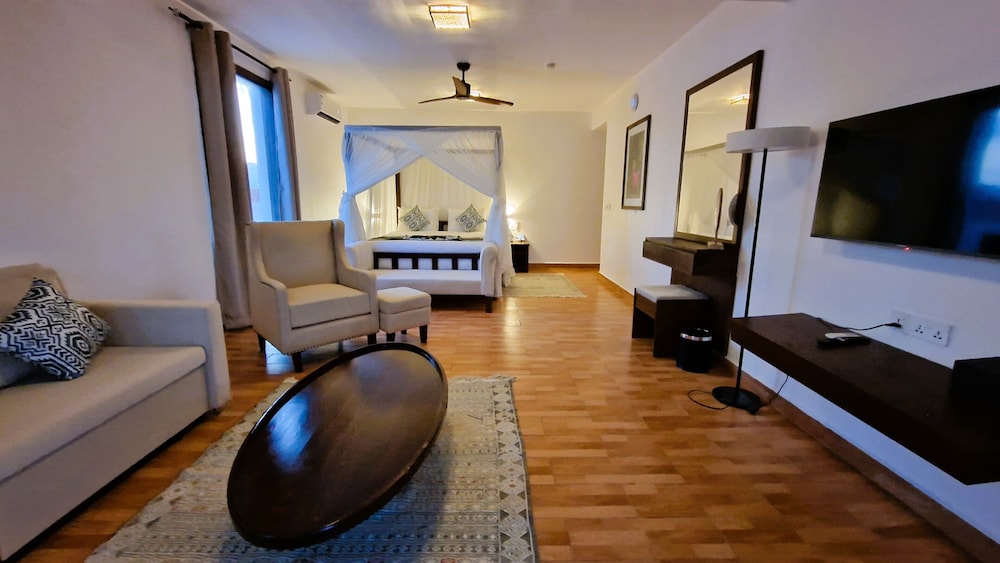 Penthouse Ocean Suite photo 1