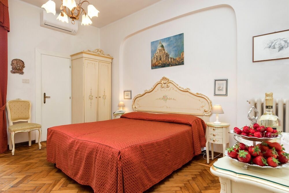 Double or Twin Room - Photo 9