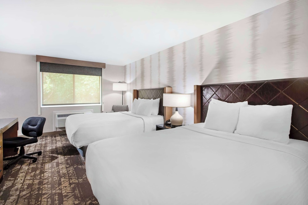 Family Suite, 2 Queen Beds, Non Smoking (Third bed is a Sofabed) - Photo 3