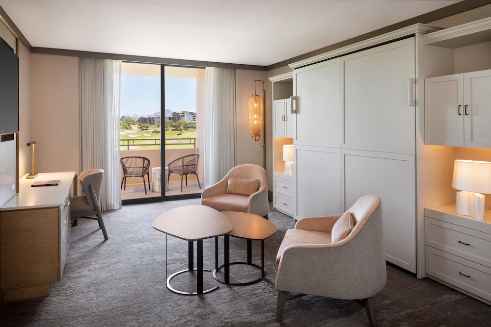 Suite, 1 King Bed, Golf View - Photo 3