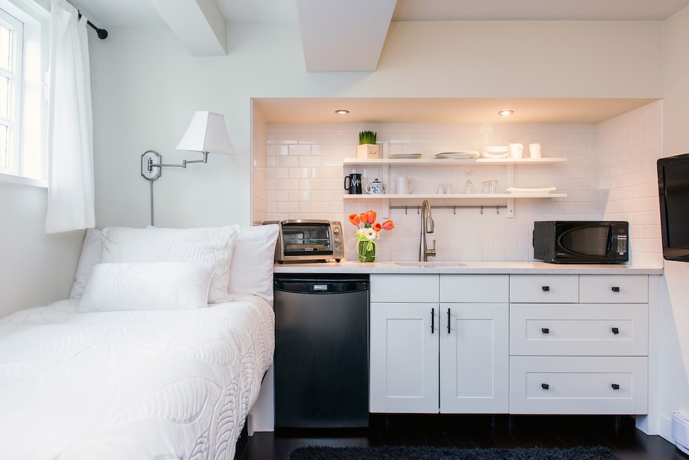Deluxe Suite, 1 Twin Bed, Kitchenette (Mini) photo 1