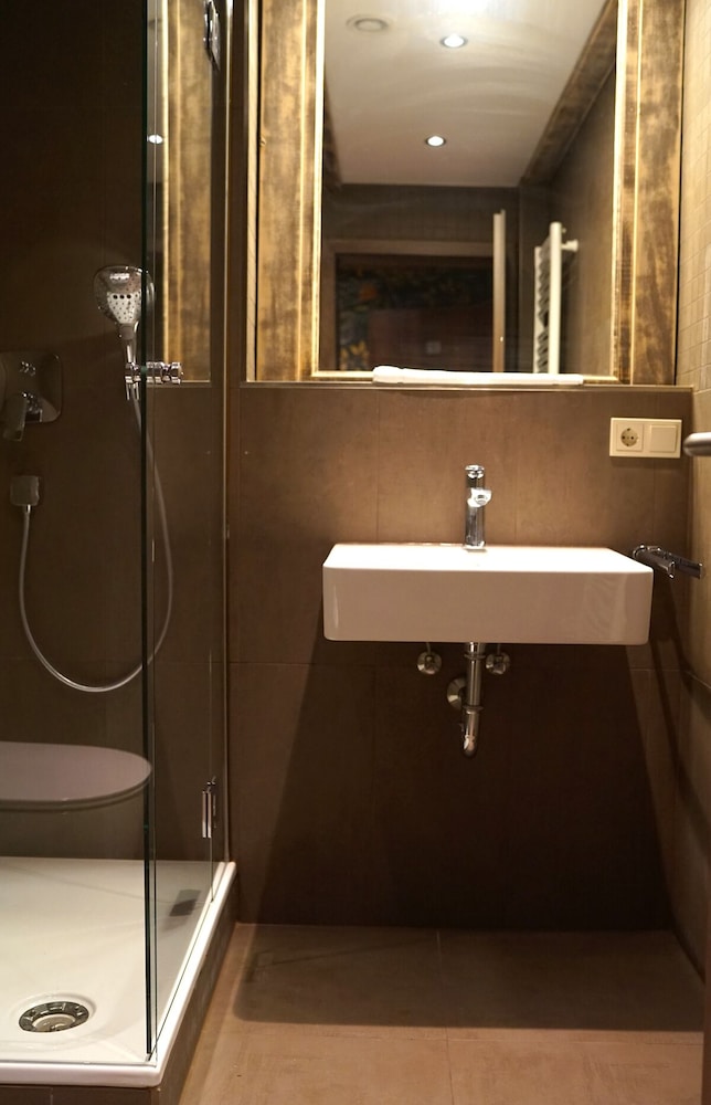 Standard Studio, Private Bathroom - Photo 13