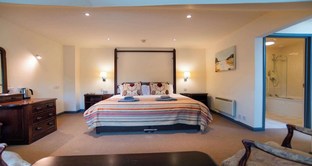 Suite, 1 King Bed, Non Smoking - Photo 1