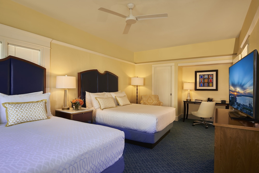 Deluxe Room, 2 Queen Beds (Grande Queen/Queen) - Photo 2